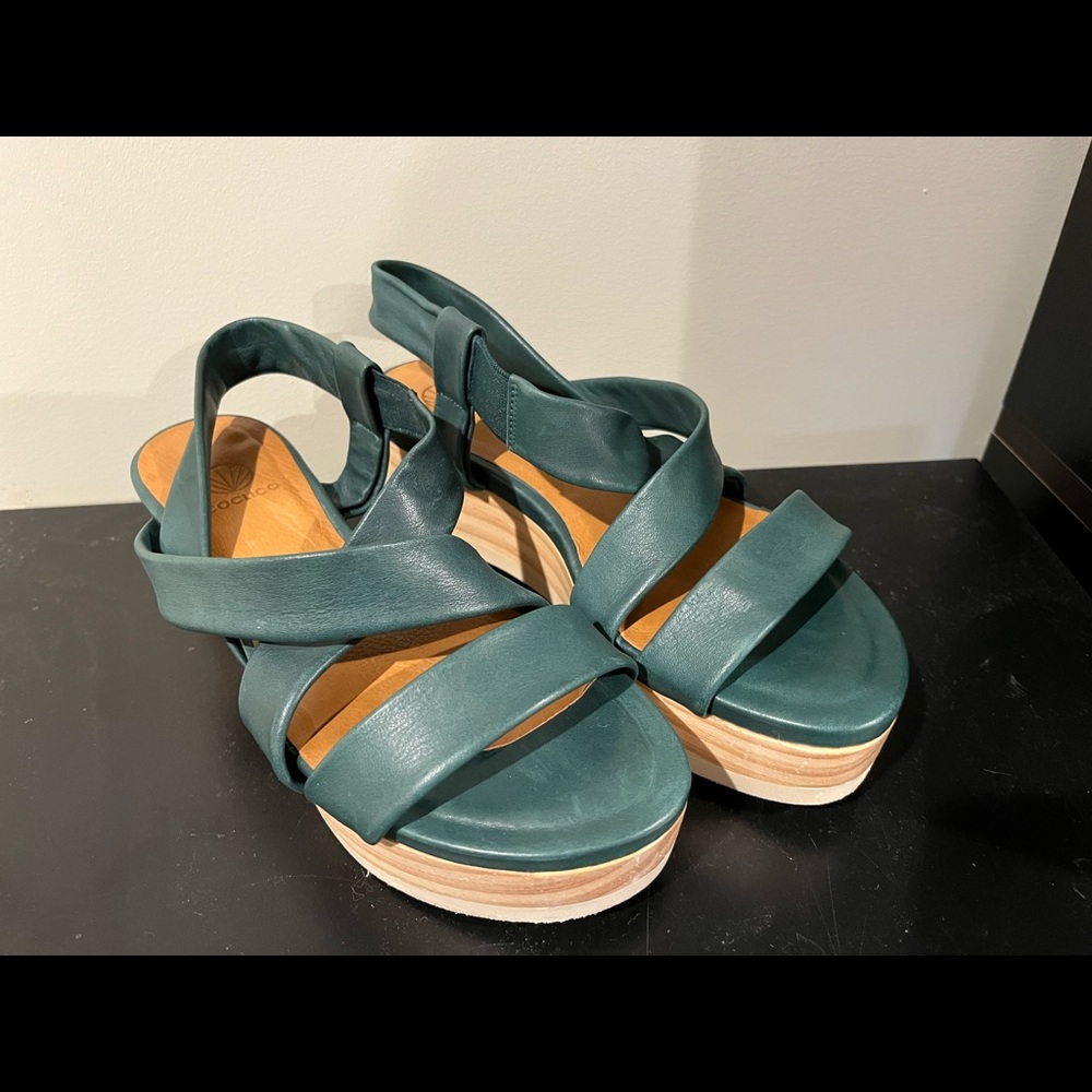 Coclico Womens Wood Wedge Leather Sandals Shoes Size 37/6.5 in Green